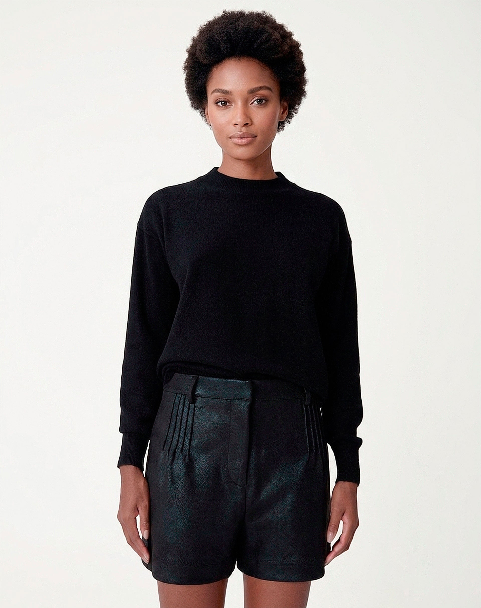 Shorts Com Pregas Metalizado - Preto