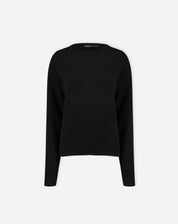 Close da união do suéter com a peça de baixo, evidenciando o caimento e a textura do cashmere preto