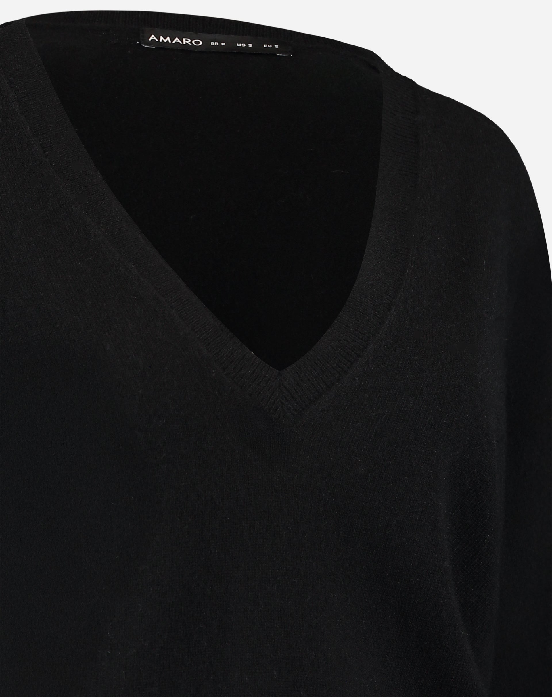 Suéter Cashmere Deluxe preto em fundo branco - vista frontal do produto mostrando silhueta, comprimento e mangas longas