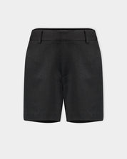 Look completo com shorts alfaiataria preto, suéter e jaqueta curta preta, styling com meias e mocassim para visual urbano